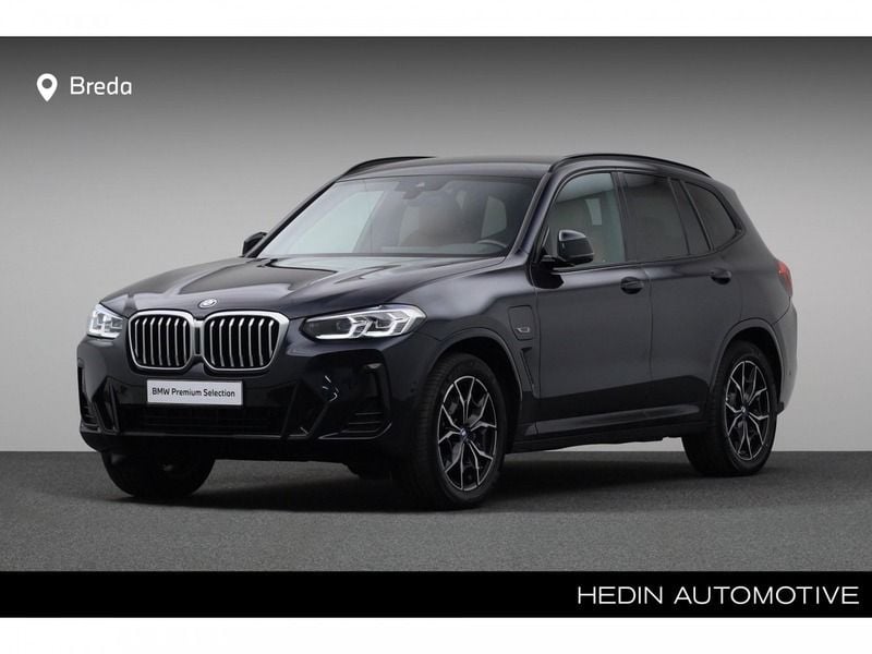 Carbonschwarz metallic (donker zwart metallic) Gebruikt 2021 BMW X3 Comfort Edition SUV | € 43.880 (Eerlijke prijs) - Afbeelding 1/4