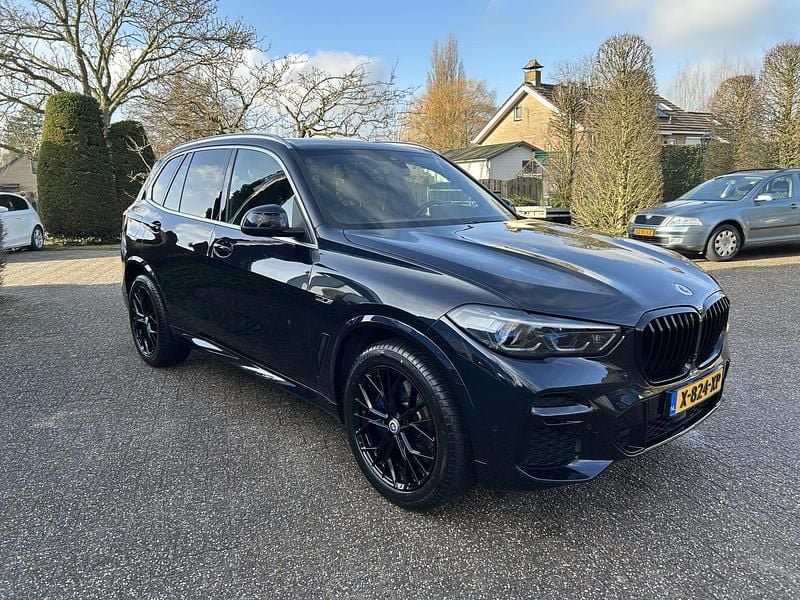 Zwart Occasion 2023 BMW X5 Executive SUV | € 68.995 (Goede deal) - Afbeelding 1/4