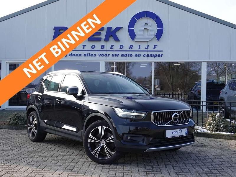 Zwart Occasion 2020 Volvo XC40 Momentum SUV | € 23.945 (Super prijs) - Afbeelding 1/4