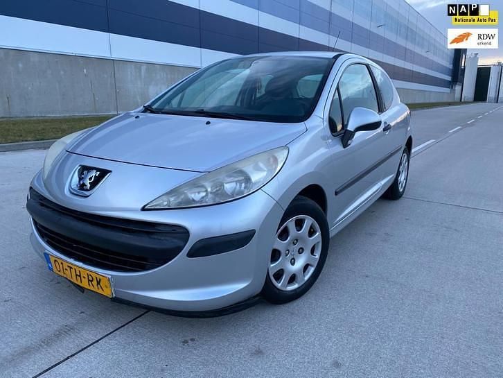 Grijs (metallic) Occasion 2006 Peugeot 207 Hatchback | € 799 (Goede deal) - Afbeelding 1/4