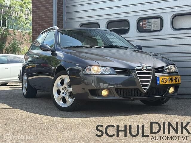 Grijs Gebruikt 2004 Alfa Romeo 156 Distinctive Stationwagen | € 5.950 - Afbeelding 1/4