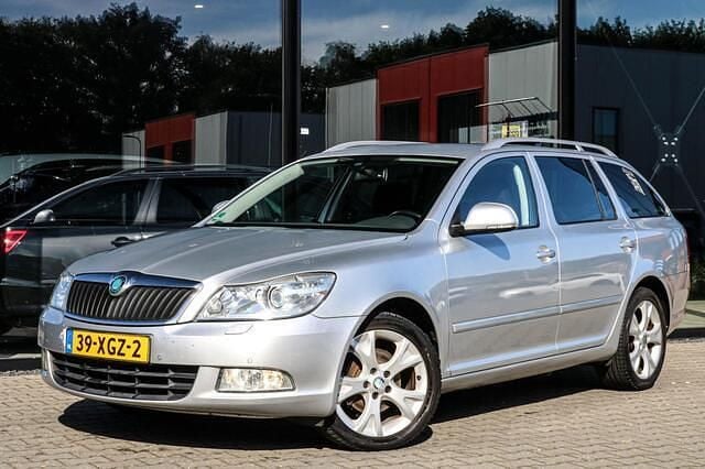 Grijs Gebruikt 2012 Skoda Octavia Business Line Stationwagen | € 3.900 (Goede deal) - Afbeelding 1/4