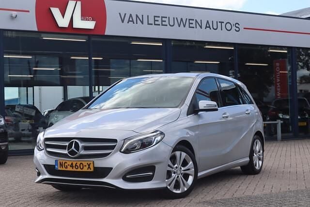 Grijs Gebruikt 2016 Mercedes B180 Ambition MPV | € 14.448 (Eerlijke prijs) - Afbeelding 1/4