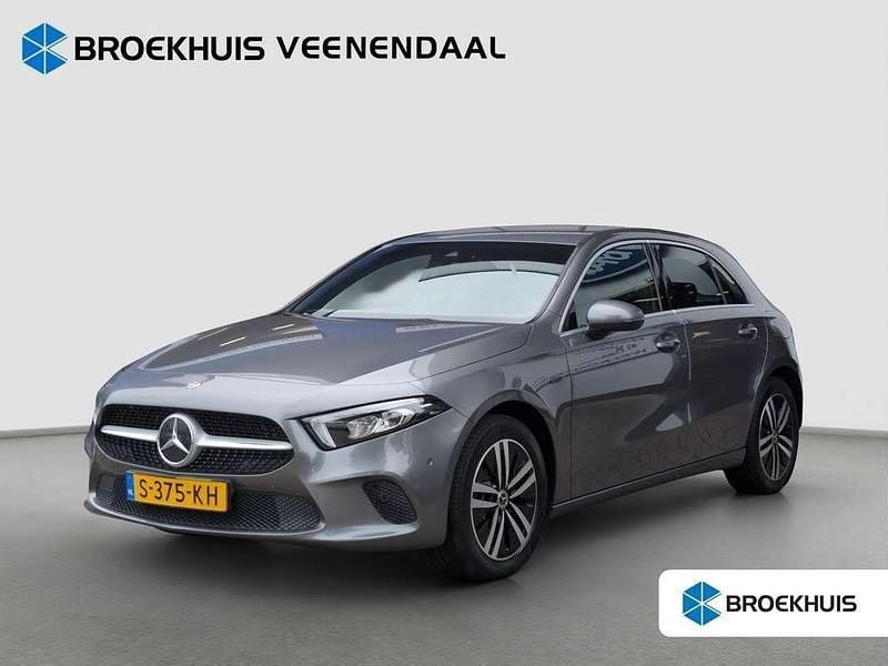 Grijs Gebruikt 2020 Mercedes A250 Business Hatchback | € 25.890 (Super prijs) - Afbeelding 1/4