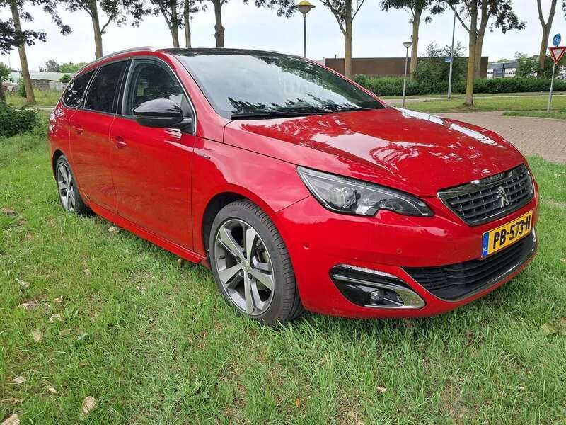 Rood Gebruikt 2017 Peugeot 308 GT-line Stationwagen | € 8.500 (Eerlijke prijs) - Afbeelding 1/4