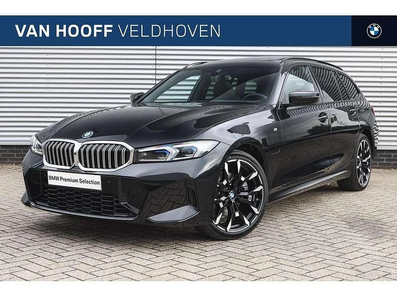 Zwart Gebruikt 2025 BMW 330e Comfort Edition Stationwagen | € 72.708 - Afbeelding 1/4
