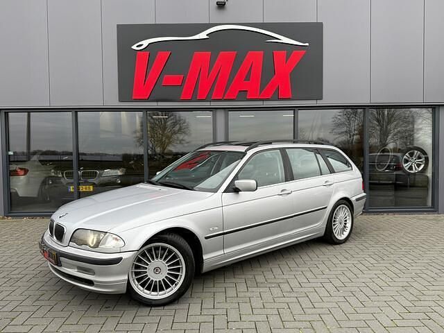 Grijs (metallic) Occasion 2000 BMW 320 Executive Stationwagen | € 3.499 (Eerlijke prijs) - Afbeelding 1/4