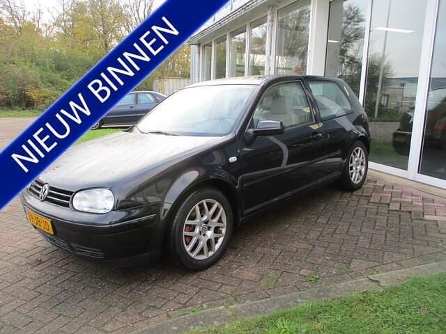 Zwart (metallic) Gebruikt 2002 VW Golf IV Highline Hatchback | € 2.960 (Super prijs) - Afbeelding 1/4