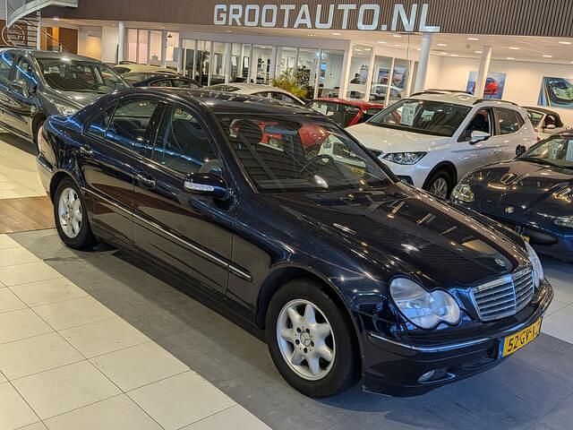 Blauw Occasion 2001 Mercedes C200 Elegance Sedan | € 3.444 (Eerlijke prijs) - Afbeelding 1/4