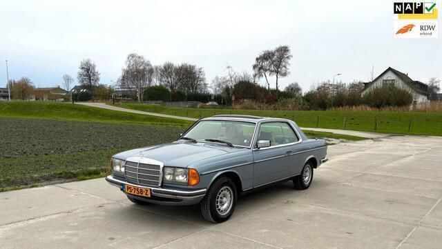 Blauw Gebruikt 1978 Mercedes 280 Classic Coupé | € 17.900 - Afbeelding 1/4