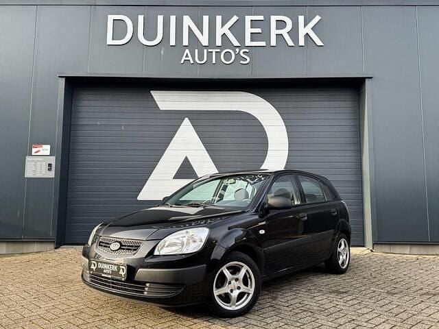 Zwart Occasion 2009 Kia Rio Hatchback | € 2.450 (Eerlijke prijs) - Afbeelding 1/4