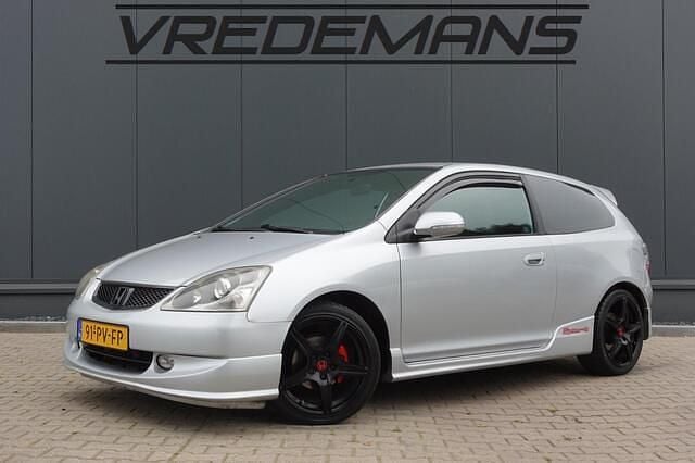 Grijs, metallic lak Gebruikt 2004 Honda Civic Sport Hatchback | € 2.450 (Iets duurder) - Afbeelding 1/4