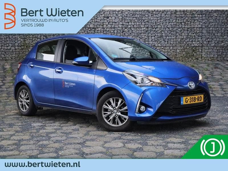 Blauw (metallic) Occasion 2017 Toyota Yaris Hybrid Hatchback | € 12.940 (Goede deal) - Afbeelding 1/3