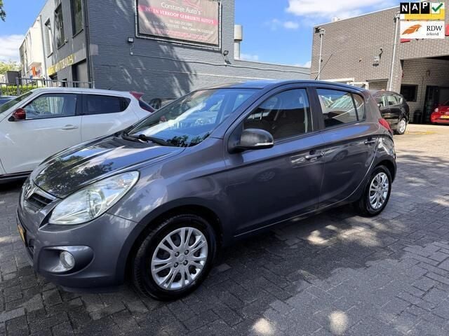 Grijs, metallic lak Gebruikt 2010 Hyundai i20 Hatchback | € 1.499 (Goede deal) - Afbeelding 1/4