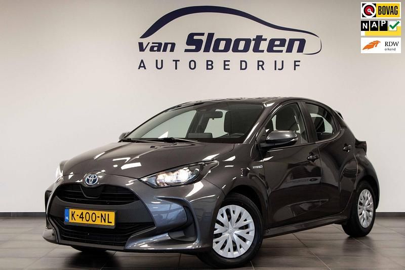 Grijs Gebruikt 2021 Toyota Yaris Hybrid Active Hatchback | € 17.950 (Eerlijke prijs) - Afbeelding 1/4