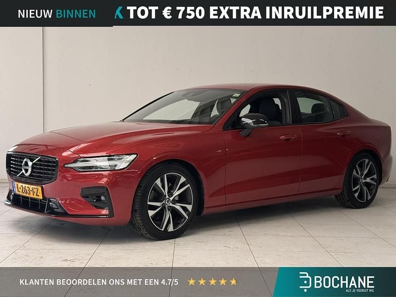 Fusion red metallic (725) Gebruikt 2021 Volvo S60 R-Design Sedan | € 31.445 (Goede deal) - Afbeelding 1/4