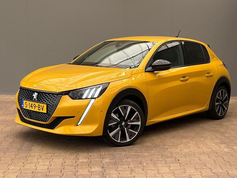 Geel Gebruikt 2023 Peugeot 208 Premium Hatchback | € 17.900 (Eerlijke prijs) - Afbeelding 1/4