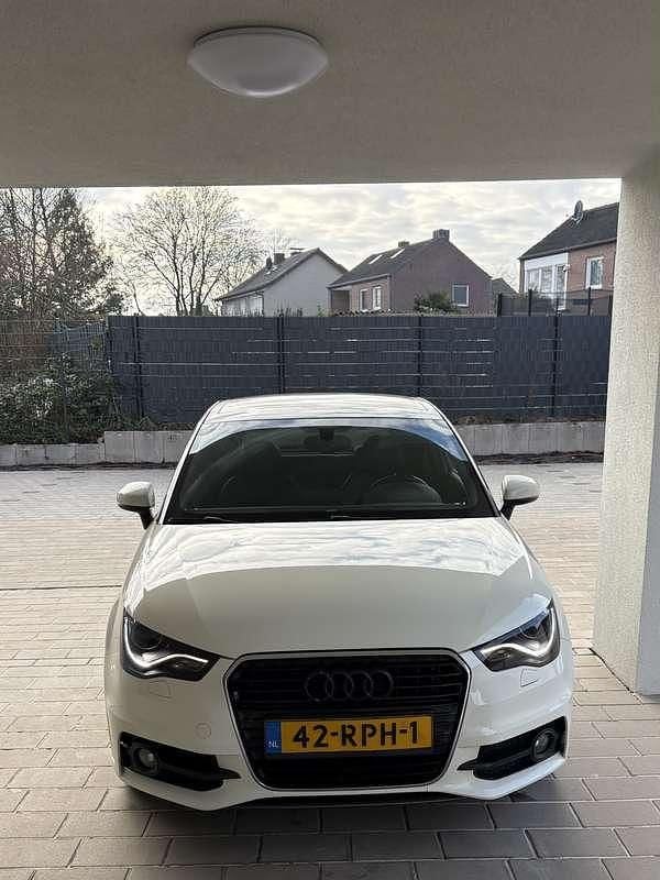 Wit Occasion 2011 Audi A1 S-Line Stationwagen | € 6.000 (Eerlijke prijs) - Afbeelding 1/4
