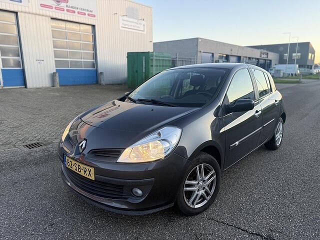 Grijs Gebruikt 2005 Renault Clio R.S. Hatchback | € 2.299 (Eerlijke prijs) - Afbeelding 1/4