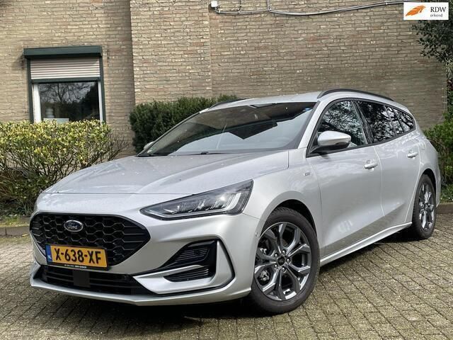 Grijs Gebruikt 2023 Ford Focus ST-Line Stationwagen | € 27.900 (Iets duurder) - Afbeelding 1/4