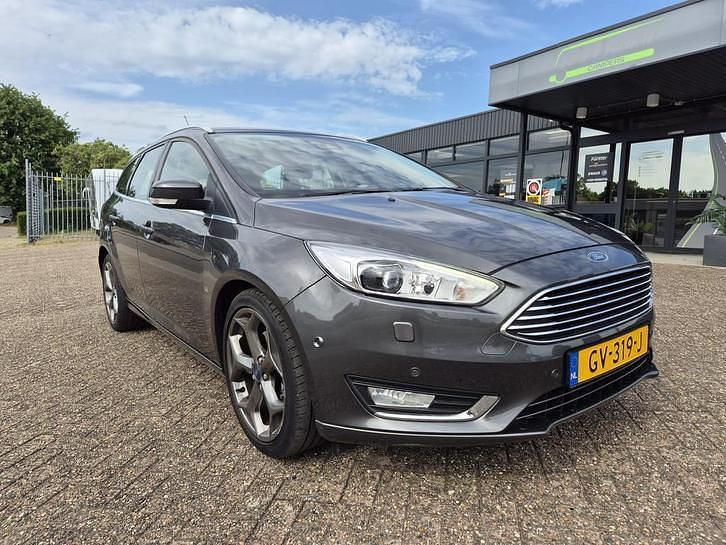 Grijs Gebruikt 2015 Ford Focus Titanium Stationwagen | € 11.900 (Eerlijke prijs) - Afbeelding 1/4