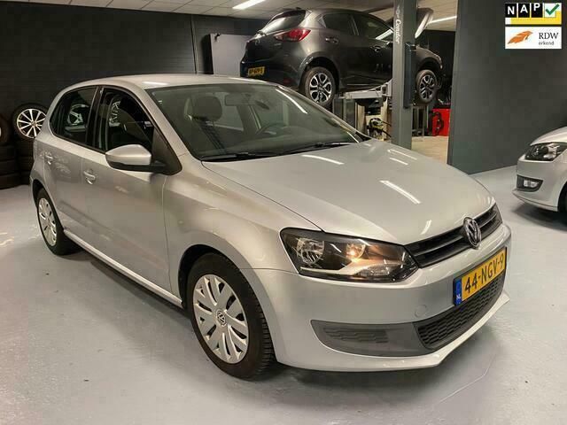 Grijs Gebruikt 2010 VW Polo Hatchback | € 6.499 (Eerlijke prijs) - Afbeelding 1/4