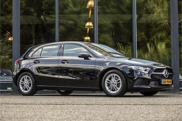 Zwart Gebruikt 2019 Mercedes A160 Advantage Hatchback | € 19.950 (Eerlijke prijs) - Afbeelding 1/4