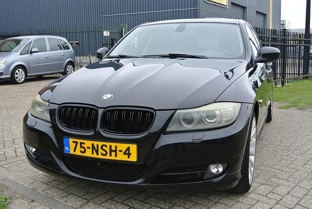 Zwart Gebruikt 2010 BMW 318 Stationwagen | € 1.999 (Goede deal) - Afbeelding 1/3