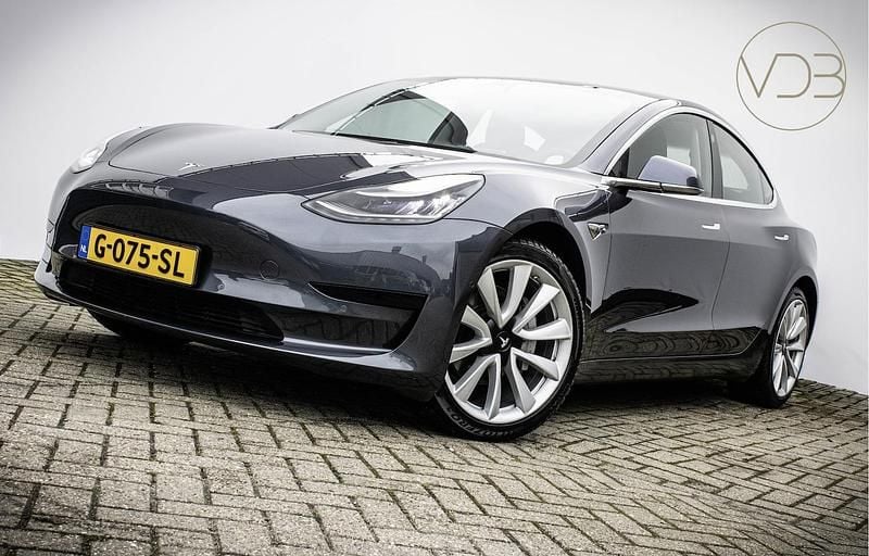 Grijs (metallic) Occasion 2019 Tesla Model 3 Standard Range Sedan | € 15.790 (Goede deal) - Afbeelding 1/4