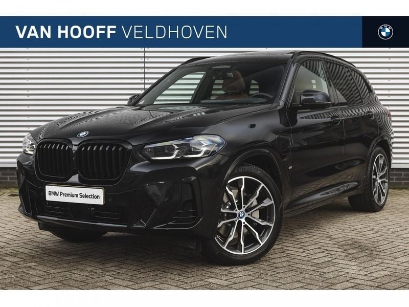 Saphirschwarz (donker zwart metallic) Gebruikt 2024 BMW X3 Comfort Edition SUV | € 68.950 (Duur) - Afbeelding 1/4