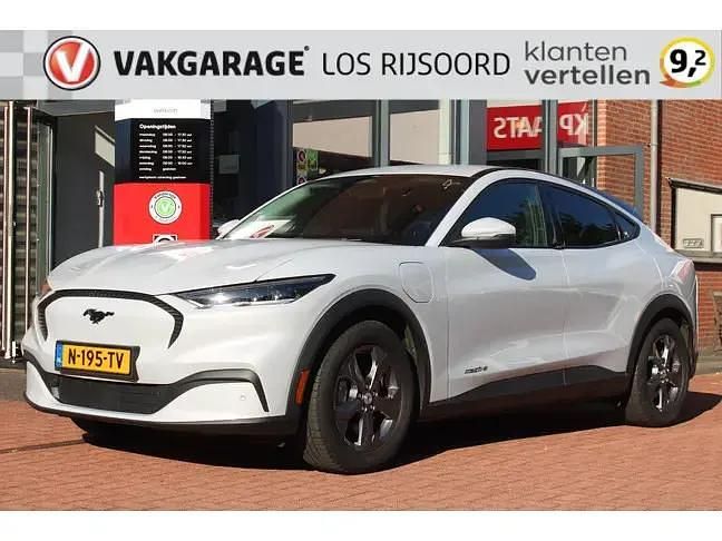 Wit, metallic lak Gebruikt 2021 Ford Mustang Mach-E SUV | € 23.990 (Eerlijke prijs) - Afbeelding 1/4