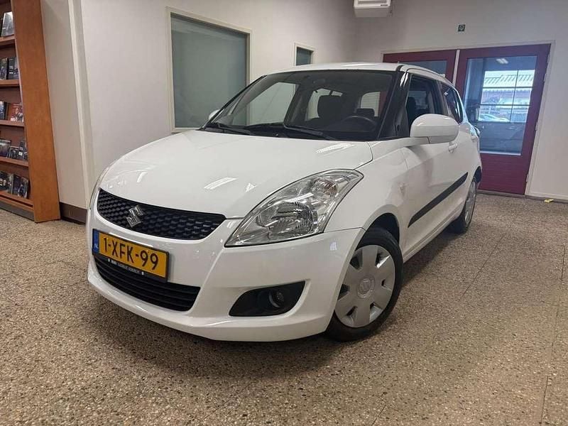 Wit Occasion 2012 Suzuki Swift Comfort Hatchback | € 6.999 (Eerlijke prijs) - Afbeelding 1/4