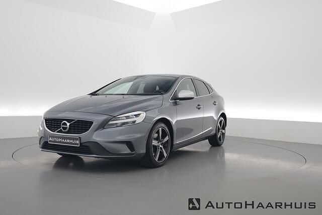 Grijs Gebruikt 2020 Volvo V40 R-Design Stationwagen | € 20.750 (Eerlijke prijs) - Afbeelding 1/3