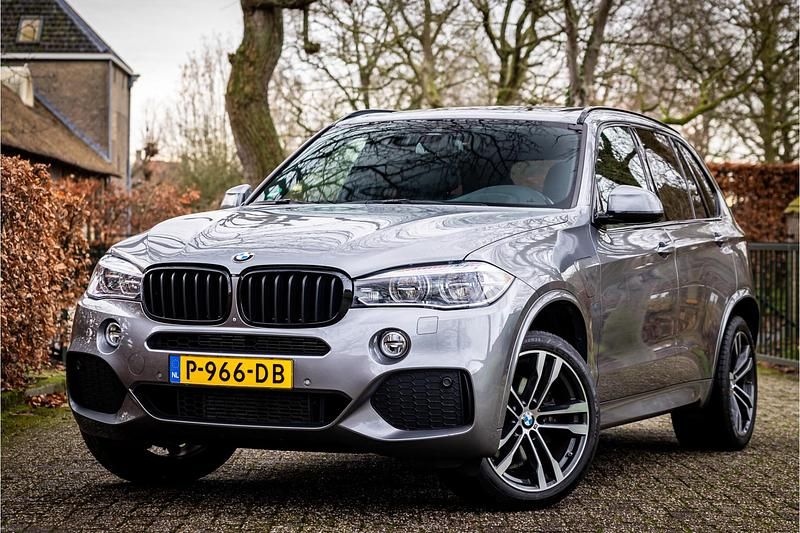 Grijs Occasion 2017 BMW X5 M Sport SUV | € 34.950 (Eerlijke prijs) - Afbeelding 1/4