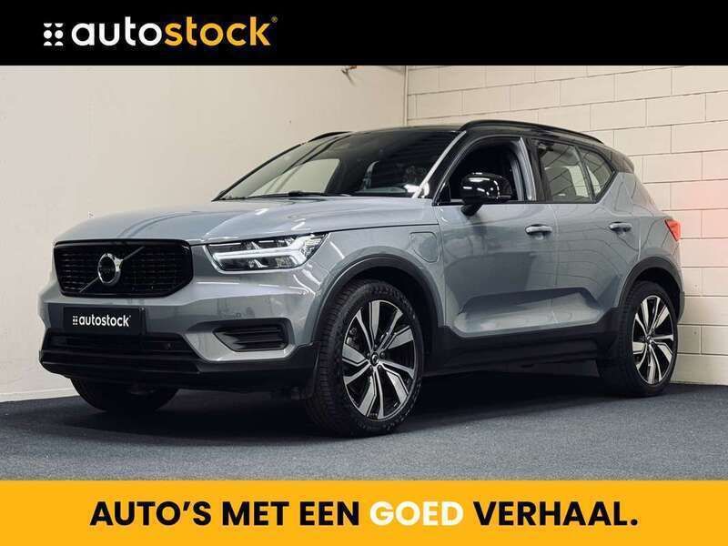 Grijs, metallic lak Gebruikt 2022 Volvo XC40 R-Design SUV | € 34.949 (Eerlijke prijs) - Afbeelding 1/4