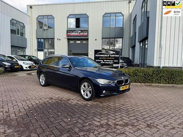 Blauw Gebruikt 2013 BMW 320 Executive Stationwagen | € 10.245 (Goede deal) - Afbeelding 1/4