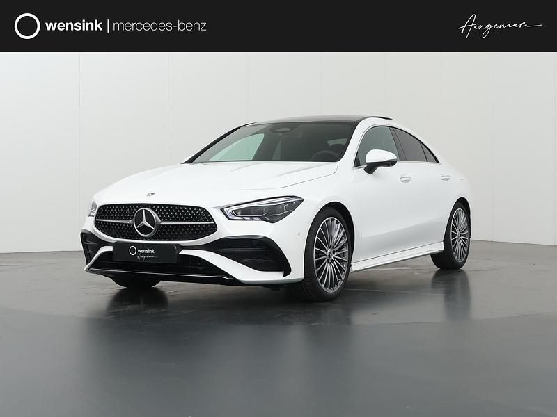 Wit Nieuw 2025 Mercedes CLA180 Business Sedan | € 50.900 (Eerlijke prijs) - Afbeelding 1/4
