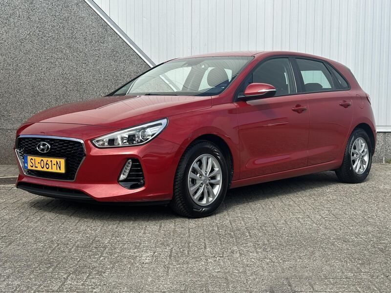 Rood Gebruikt 2018 Hyundai i30 Comfort Hatchback | € 15.980 (Eerlijke prijs) - Afbeelding 1/4