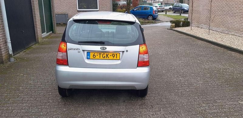 Occasion Kia Picanto 65 PK (47 kW) 2007 Zilver Hatchback