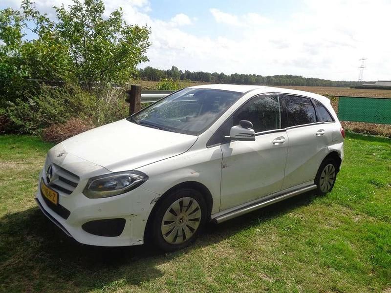 Wit Gebruikt 2018 Mercedes B220 Ambition MPV | € 3.650 (Eerlijke prijs) - Afbeelding 1/4