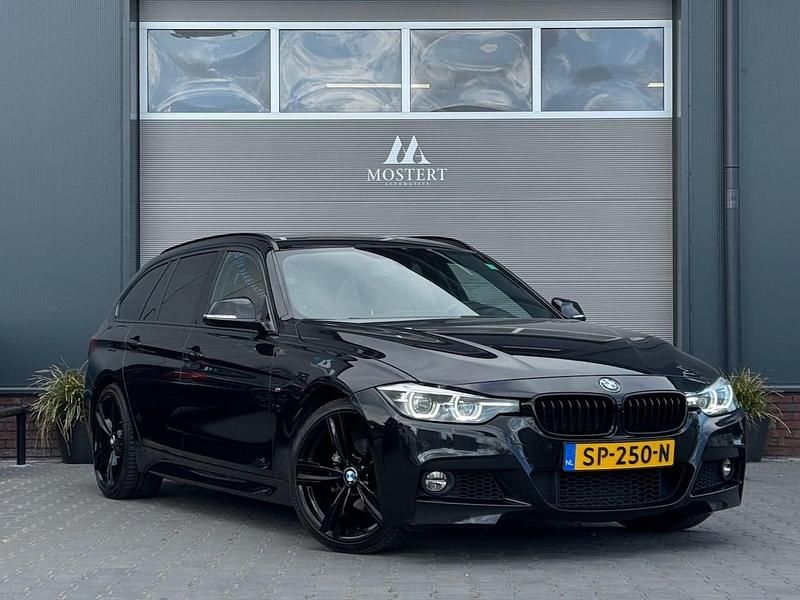Zwart Gebruikt 2018 BMW 318 Executive Stationwagen | € 14.950 (Iets duurder) - Afbeelding 1/4