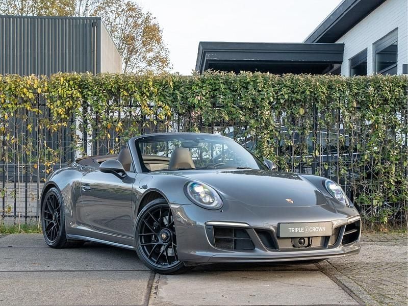 Grijs Gebruikt 2017 Porsche 911 Carrera GTS Sport Cabriolet | € 118.950 (Eerlijke prijs) - Afbeelding 1/4