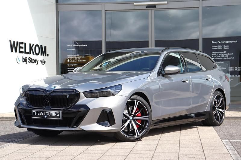Grijs Nieuw 2025 BMW i5 Executive Sedan | € 83.489 (Goede deal) - Afbeelding 1/4