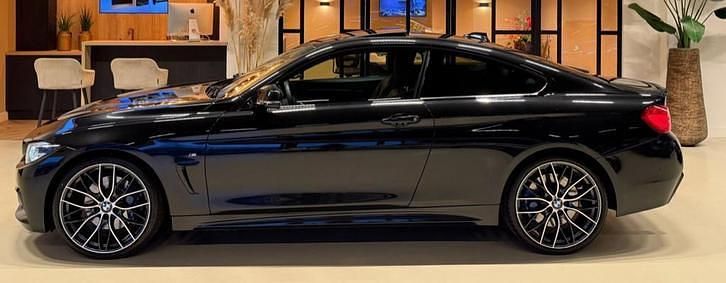 Zwart (metallic) Gebruikt 2019 BMW 418 Coupé | € 21.000 (Eerlijke prijs) - Afbeelding 1/4