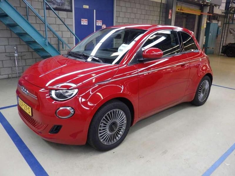 Rood Nieuw 2024 Fiat 500e Comfort Hatchback | € 24.400 (Goede deal) - Afbeelding 1/4