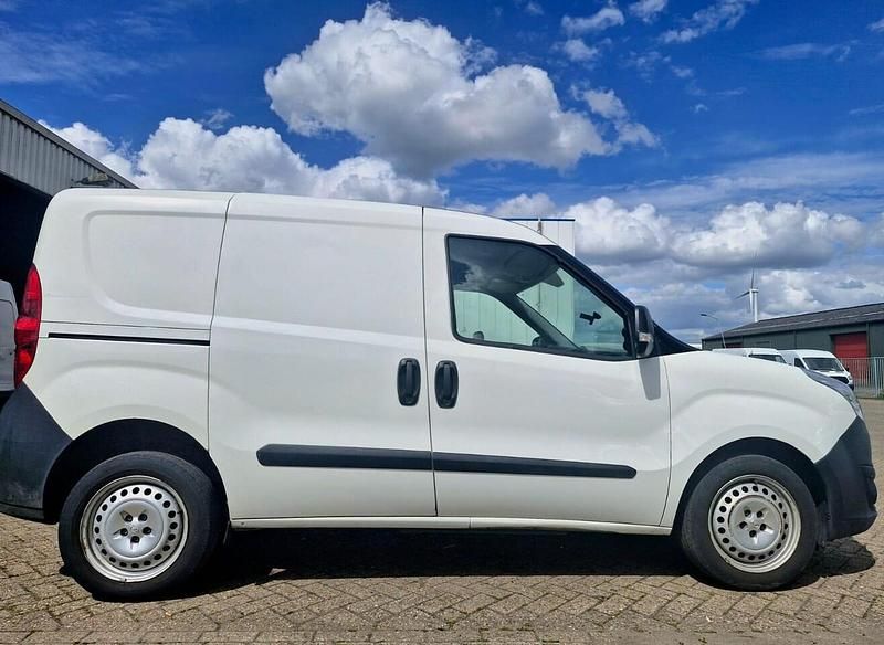 Gebruikt 2019 Opel Combo Edition Sedan | € 8.999 - Afbeelding 1/4