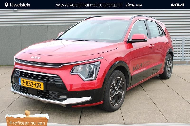Rood, metallic lak Occasion 2024 Kia Niro SUV | € 29.899 (Goede deal) - Afbeelding 1/4