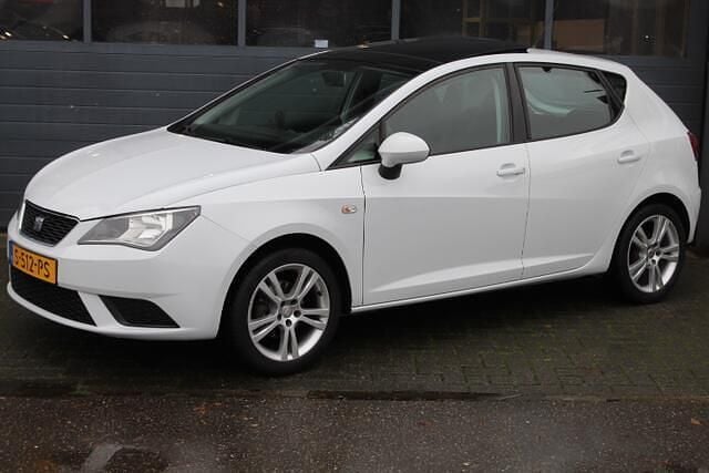 Wit Gebruikt 2012 Seat Ibiza Reference Hatchback | € 5.499 (Eerlijke prijs) - Afbeelding 1/4