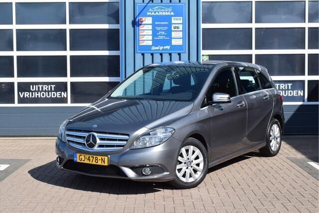 Grijs Gebruikt 2013 Mercedes B180 Ambition MPV | € 14.650 (Duur) - Afbeelding 1/4