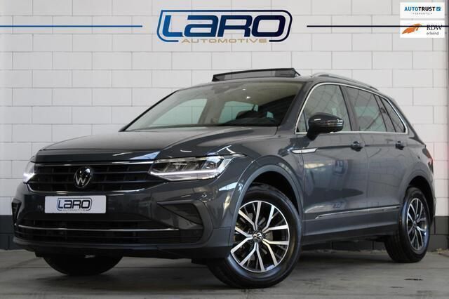 Grijs, metallic lak Gebruikt 2024 VW Tiguan Business SUV | € 41.900 (Super prijs) - Afbeelding 1/4